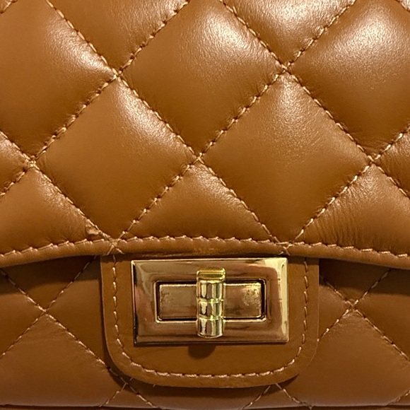 Persaman New York Gia
Cognac Quilted Leather Crossbody - Picture 6 of 6